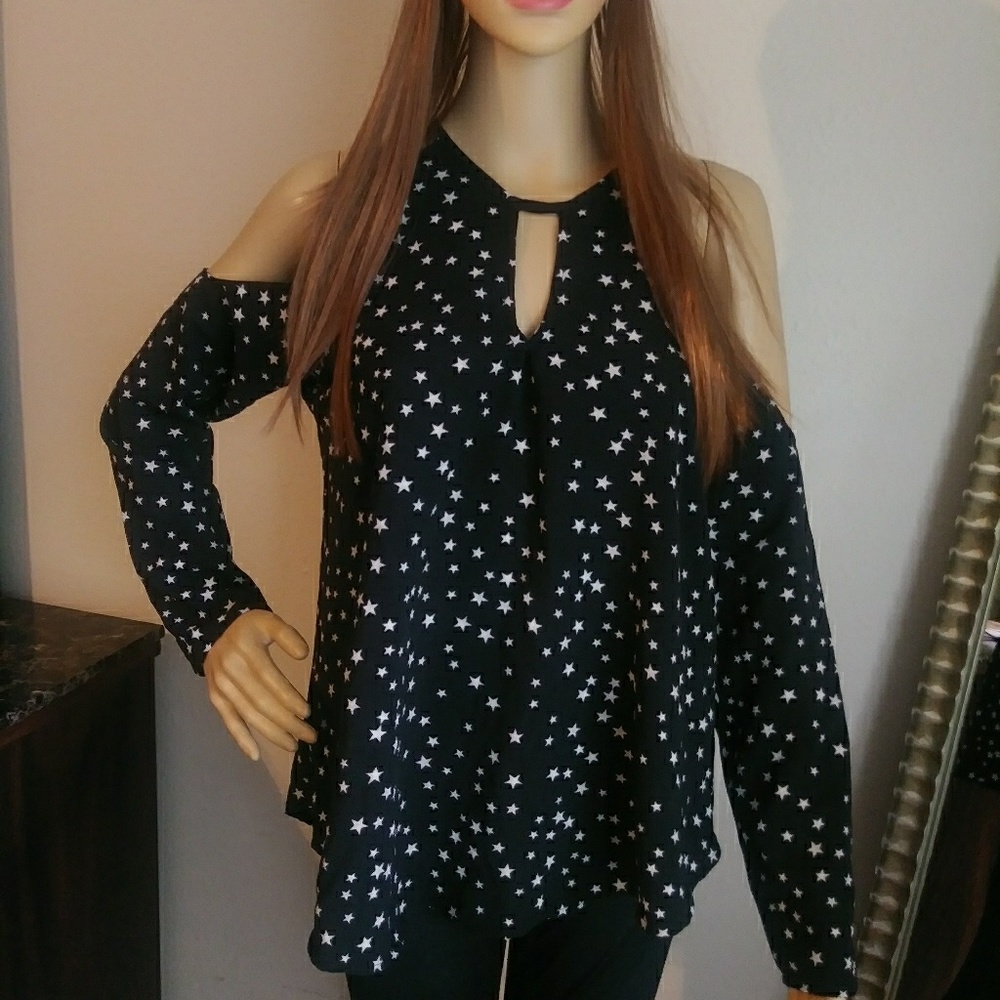 beautiful Seven Sisters brand cold shoul blouse